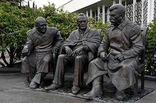Памятник Сталину, Черчиллю и Рузвельту