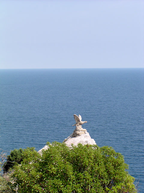 Скульптура орла (Ай-Тодор)