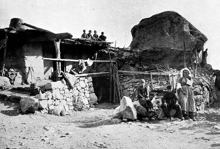 Сакля в деревне Алупка. 1885