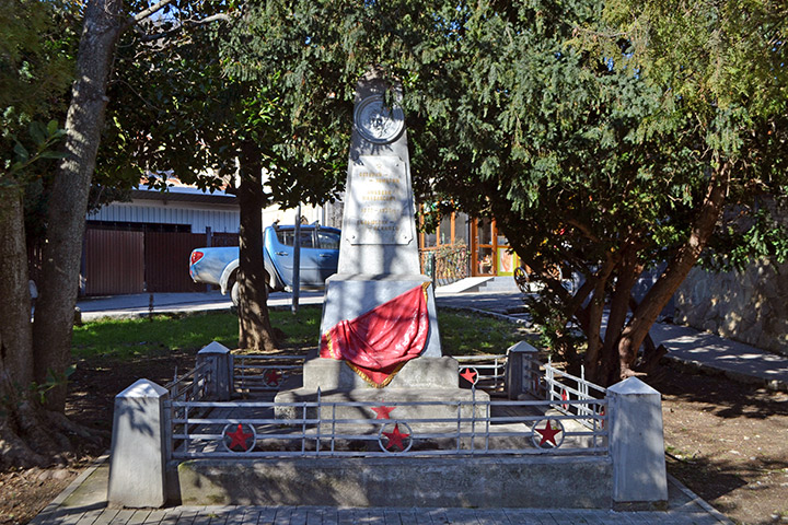 Памятник Батурину-Замятину (Ливадия)