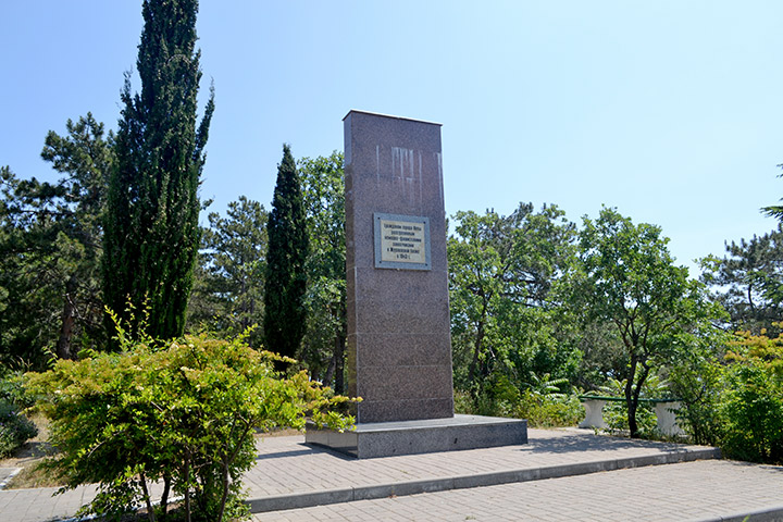 Памятник в Журавлевой балке (Восход)