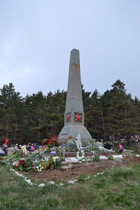 Братская могила партизан. Памятник