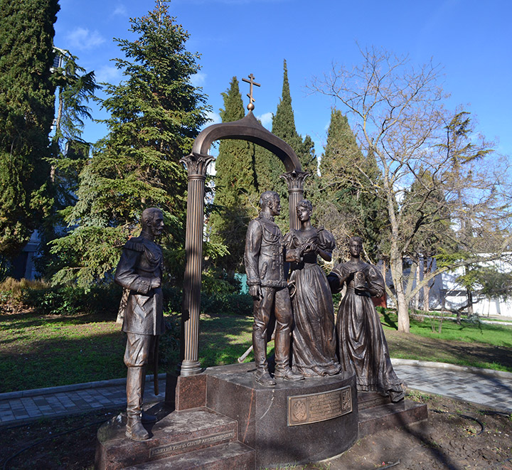Памятник Николаю II и Александре (Алушта)