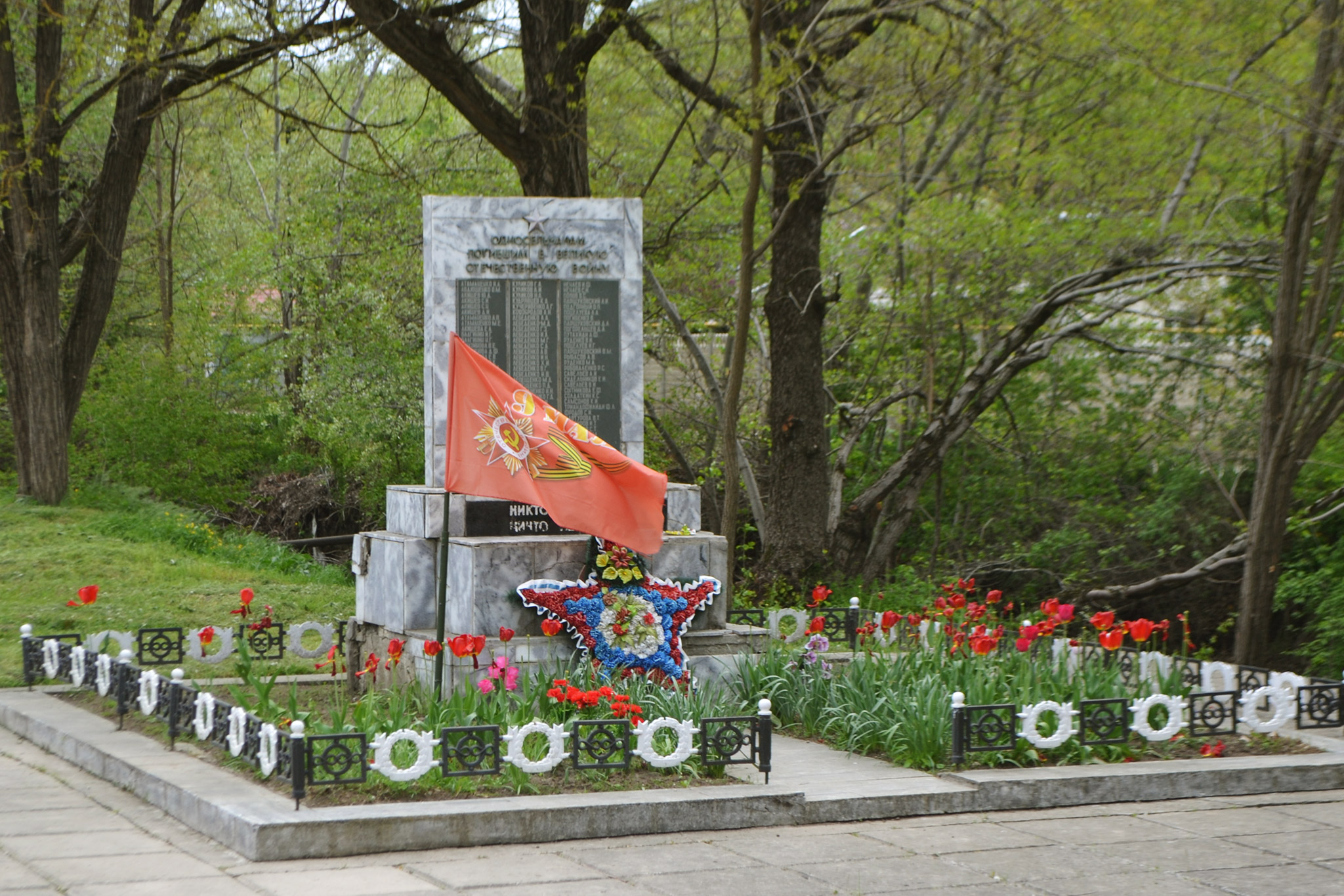 Памятный знак в честь односельчан (Верхоречье) — путеводитель по отдыху в  Крыму