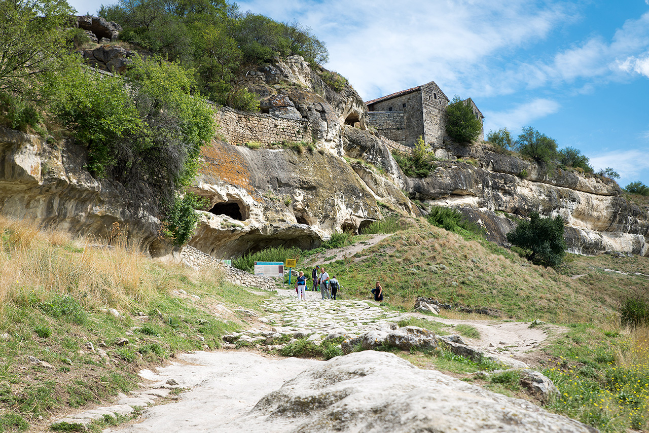 Чуфут кале в крыму фото пещерный город