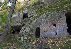 Пещерная церковь с крещальней (баптистерием)