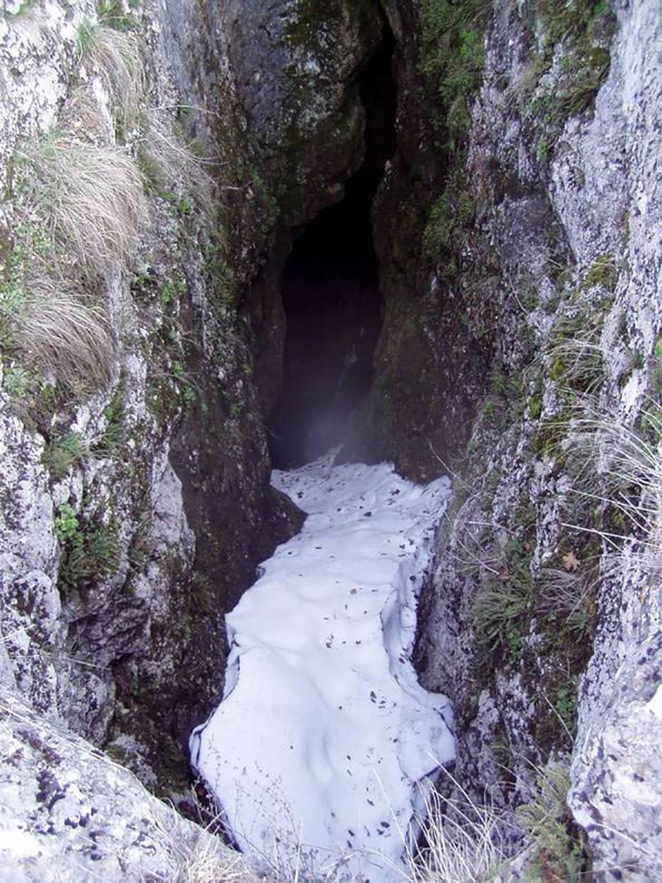 Голубиная пещера Крым Долгоруковская яйла