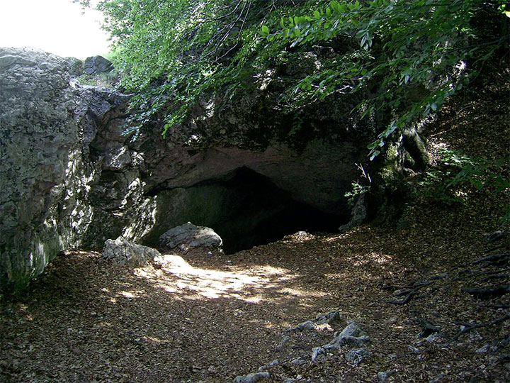 Суук-Коба — «Холодная пещера» (Чатыр-Даг)