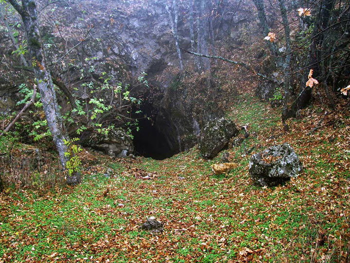 Сюндюрлю-Коба (Потухшая пещера)