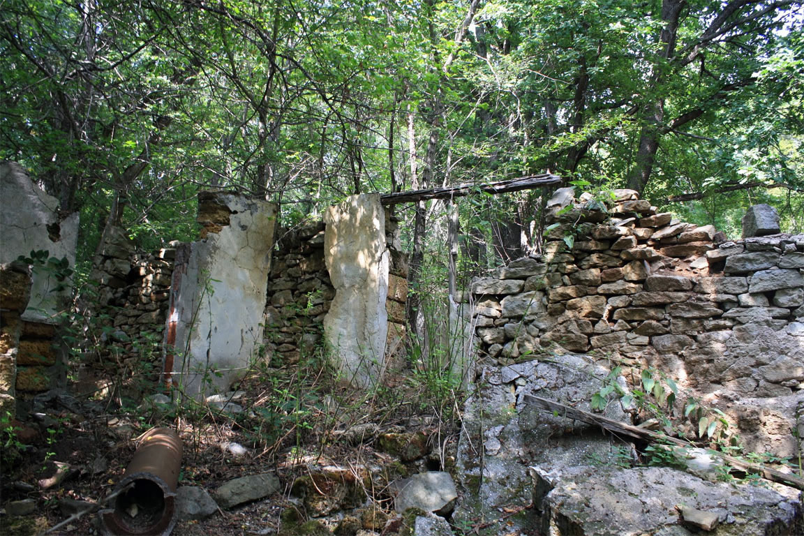 Поселок крымский. Бешуйские копи в Крыму. Село Шелковичное Бахчисарайский район Крым. Бешуй Крым Бахчисарайский район. Крымский Чаир посёлок.