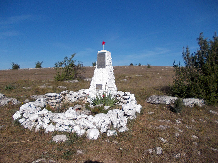 Караби-яйла. Памятник