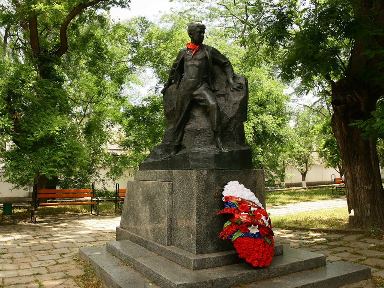 Памятник Вити Коробкова в Феодосии