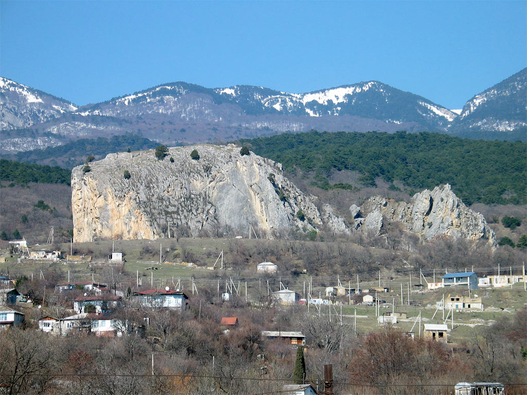 Красный камень, скала (над Гурзуфом) — путеводитель по отдыху в Крыму