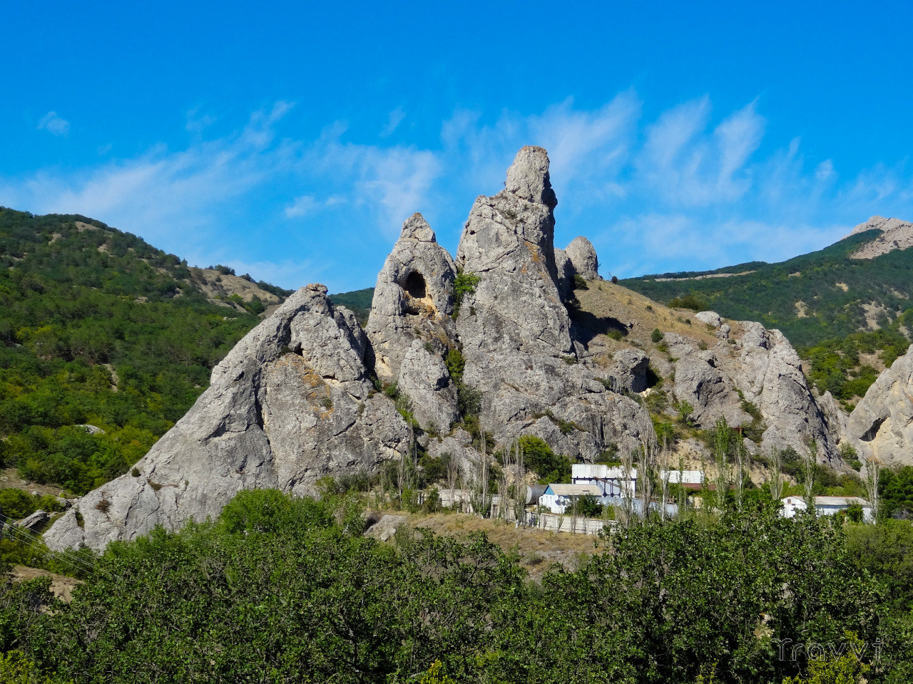 Деликли-Кая, скала (Солнечная долина) — путеводитель по отдыху в Крыму