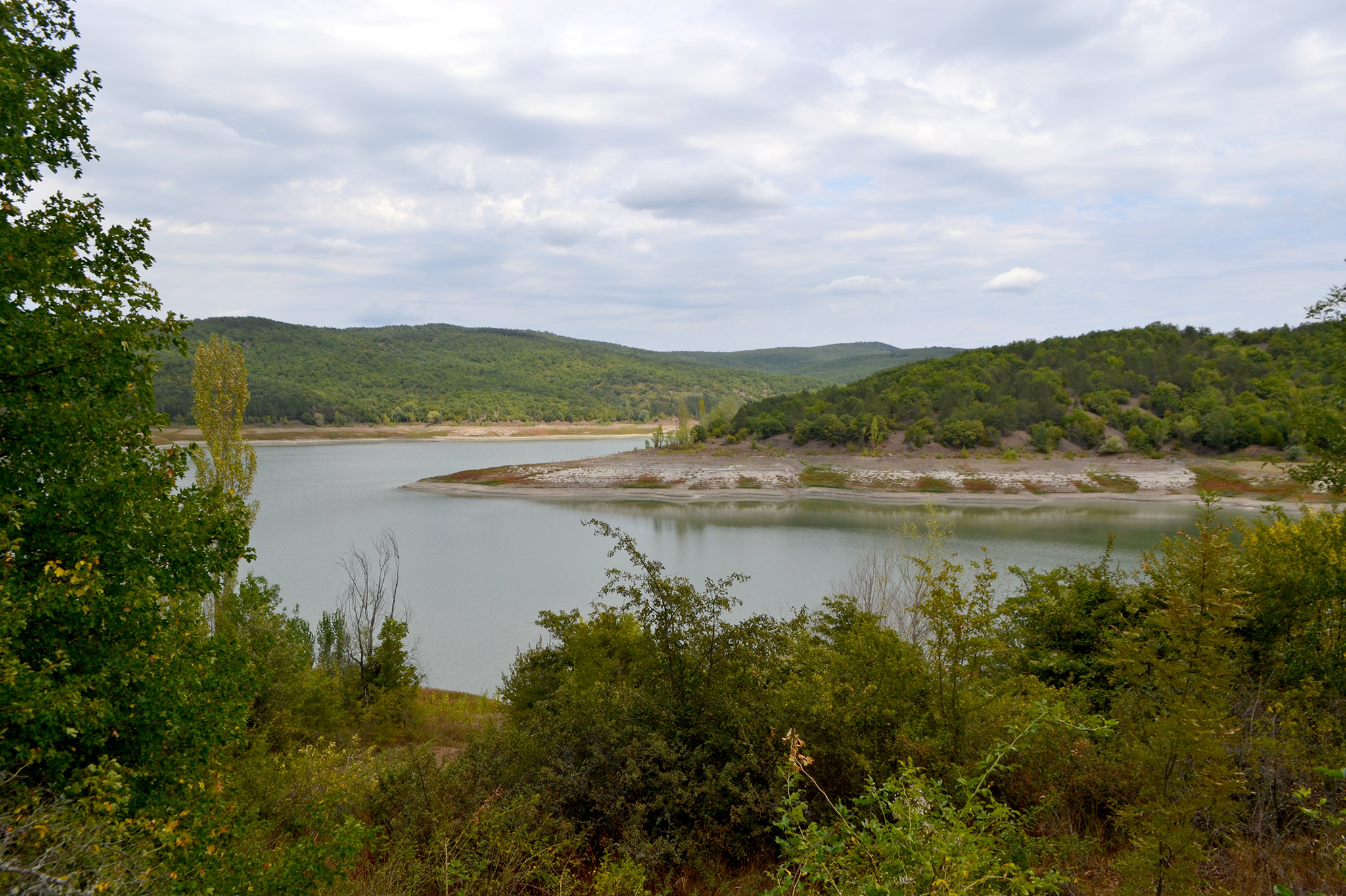 Богатое водохранилище. Старокрымское водохранилище Крым. Загорское водохранилище Бахчисарайский район. Горлинское водохранилище Крым. Льговское водохранилище Крым.