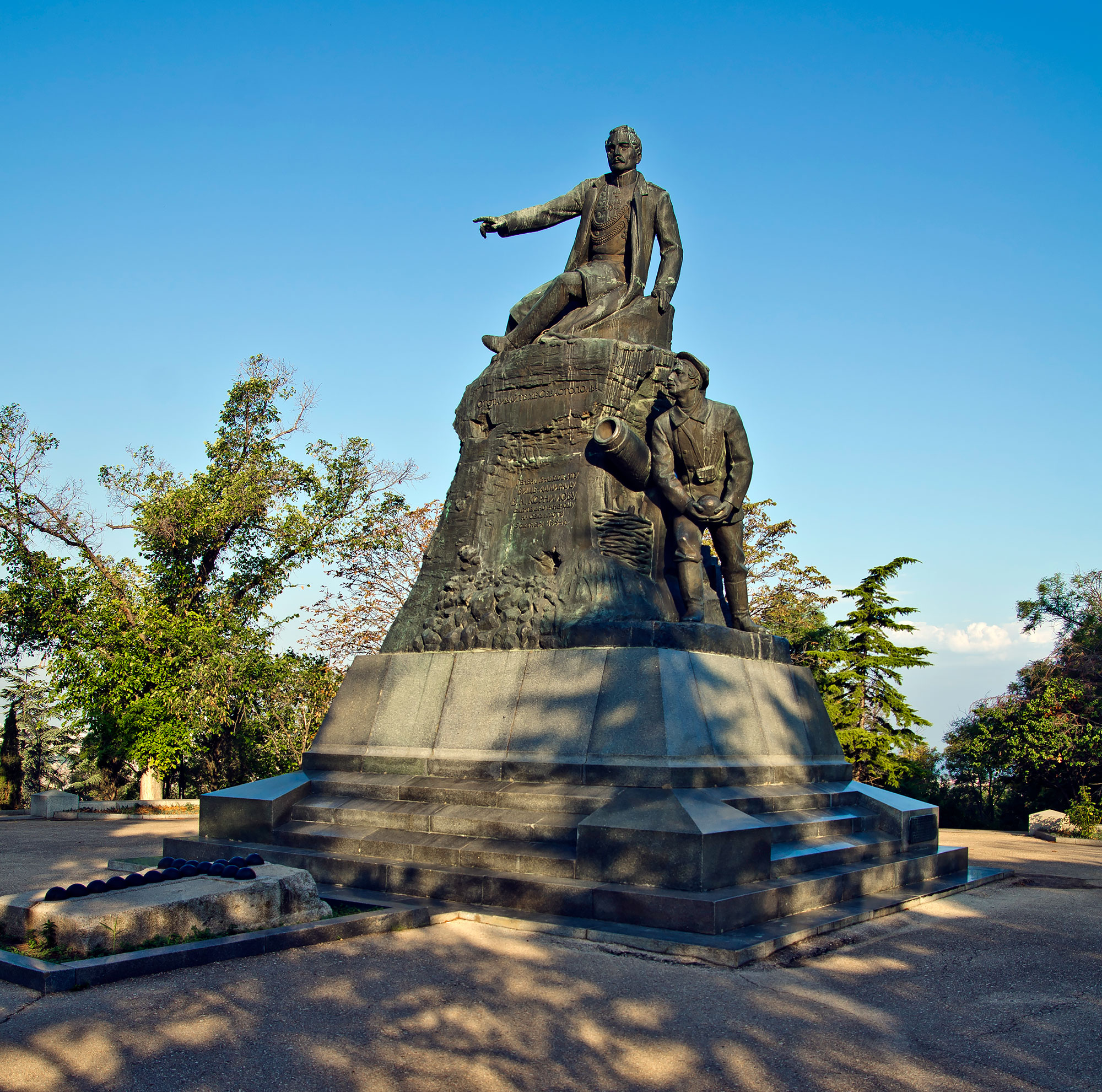 Памятники в севастополе фото