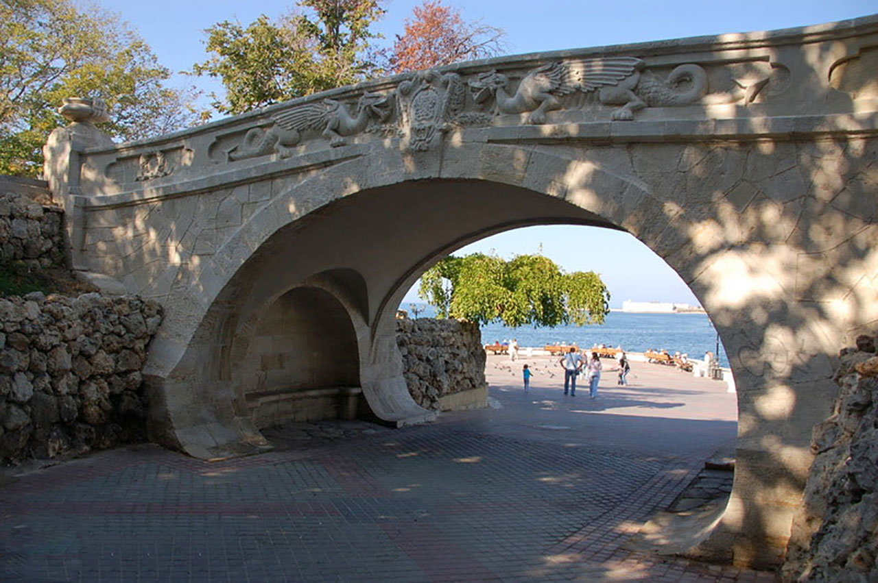 Каменный мост в Севастополе