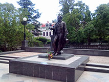 Пушкинский бульвар. Памятник А. С. Пушкину. Ялта