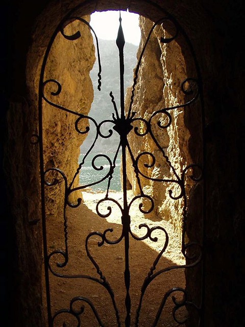 Сквозной грот