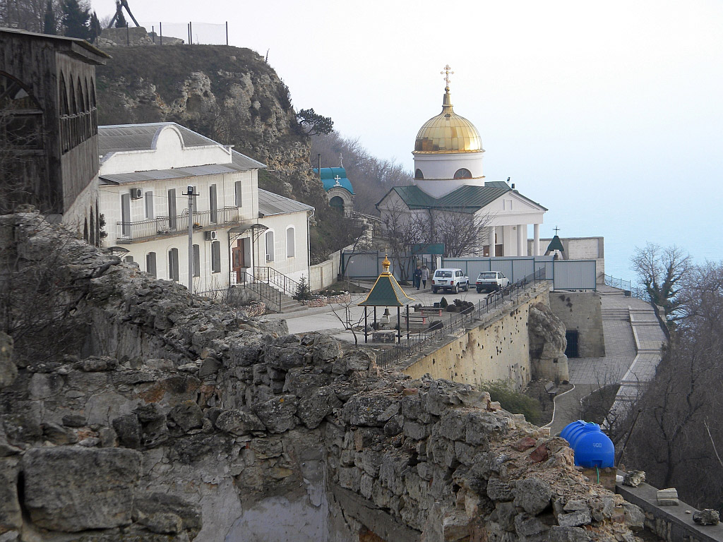 Георгиевский монастырь в Крыму. Балакла́вский Гео́ргиевский монасты́рь. Свято-Георгиевский монастырь Чирчик. Георгиевский монастырь в Грузии.