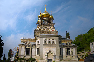 Храм Архангела Михаила (Алупка)