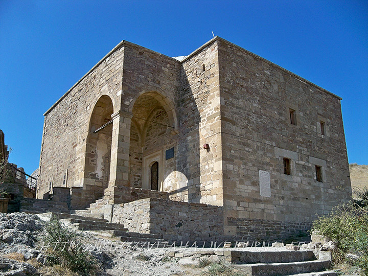 Храм с аркадой (апостола Матфея). Судак